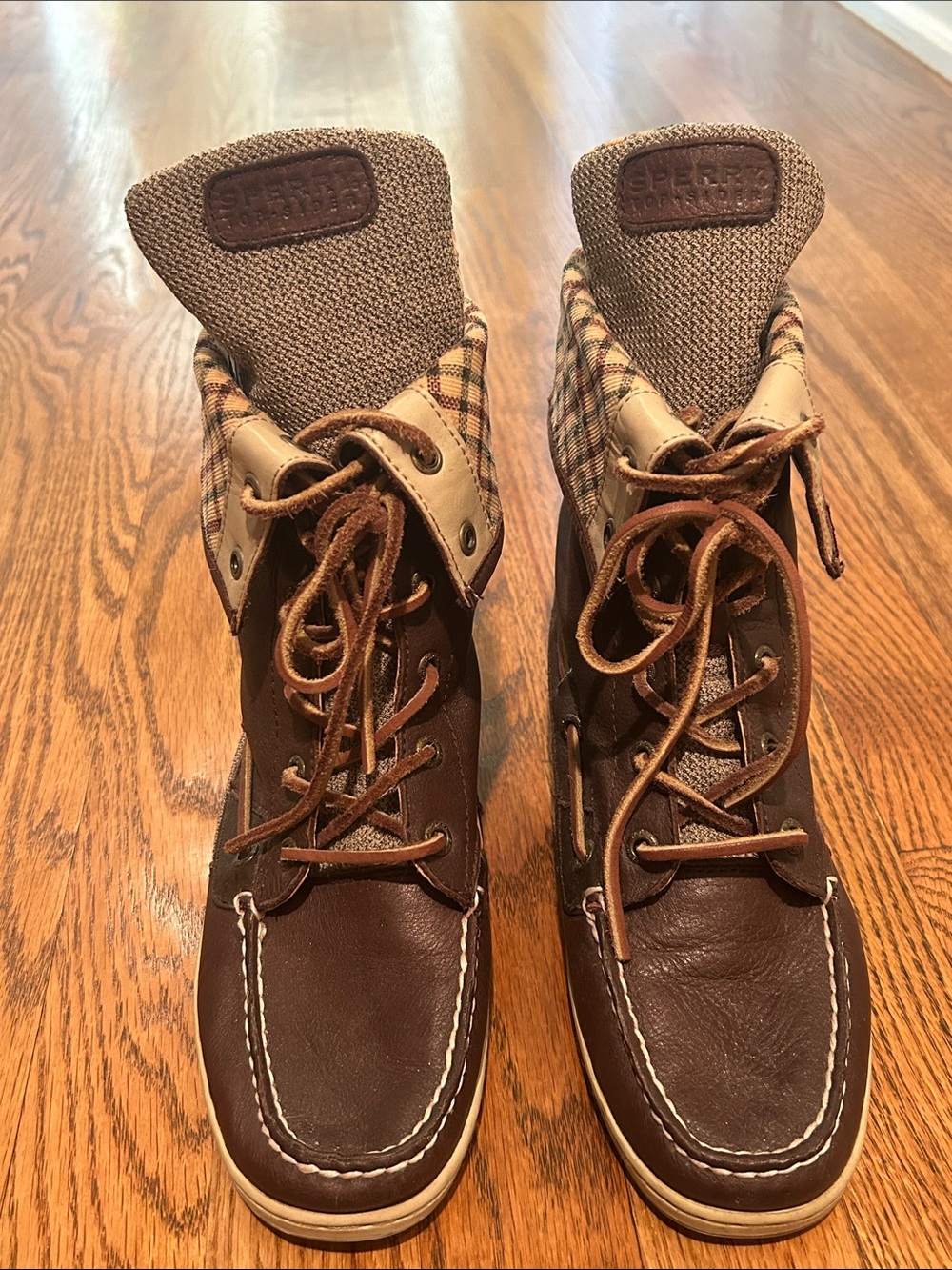 Sperry Brown Leather Lace-Up Boat Shoes with Plaid Collar